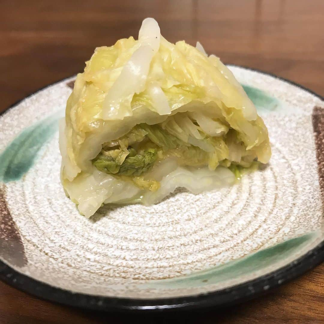 大湯みほさんのインスタグラム写真 - (大湯みほInstagram)「……… ✨白菜ぬか漬け✨ ・ 旬のお野菜🥬は、栄養価も高くとっても美味しいので、この時期にぴったりな✨白菜ぬか漬け✨！！ ・ 浅漬けも水みずしくて美味しいし、古漬けで刻んでお茶漬け🍚🥢🍵✨にしても食欲が進みますよ〜✨ビタミンも豊富なので、是非ためしてみてくださいね！ ・  #ぬか漬け　#ぬか漬けアレンジ #発酵食品　#旬の食材  #白菜　#白菜ぬか漬け　 #腸内環境　#植物性乳酸菌　#免疫力アップ　#元気な身体は美味しい食事から　#食育　#ぬか漬けマイスター #大湯みほ　#ぬか漬け専門家」12月14日 17時19分 - nukazukemiho0320