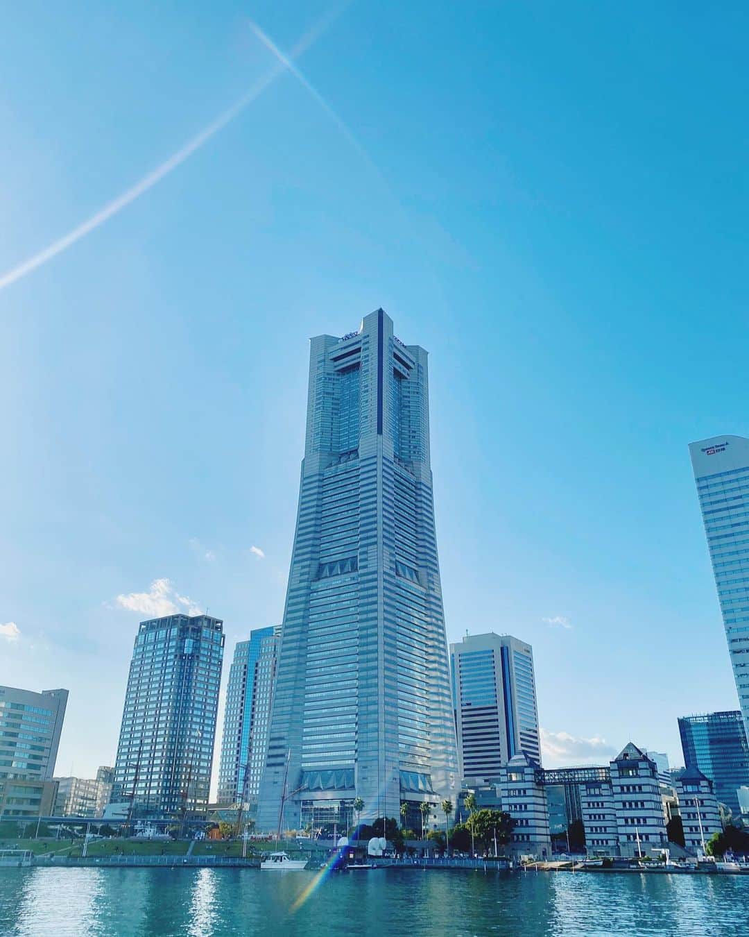 横浜ロイヤルパークホテルのインスタグラム：「どこから眺める横浜ランドマークタワーがお好きですか？」