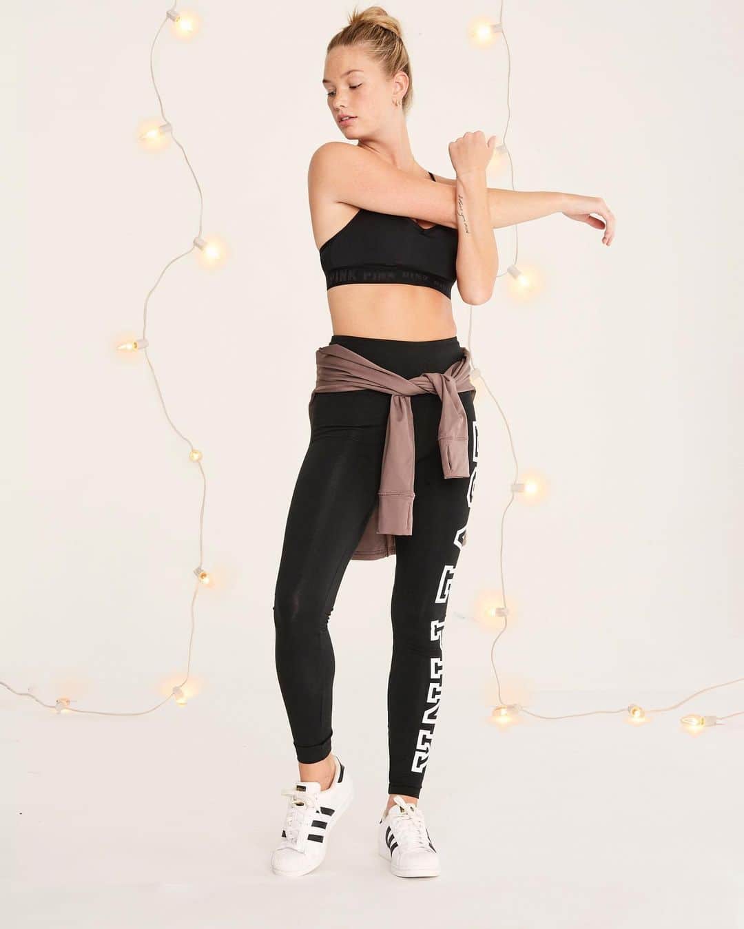 Victoria's Secret PINKさんのインスタグラム写真 - (Victoria's Secret PINKInstagram)「Get moving!🏃‍♀️Score 30% off Tops, Bottoms & Bras right now in stores and online!」12月14日 23時13分 - vspink