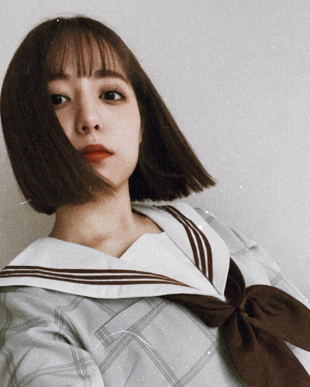 前田美里のインスタグラム：「アンニュイ。 . . #月曜日 #制服 #セーラー服 #コスプレ #アンニュイ#撮影会  #切りっぱなしボブ #photo #ファインダー越しの私の世界 #被写体 #写真好きな人と繋がりたい #film #film_jp  #写真 #ヲタク #櫻坂46 #欅坂46 #日向坂46 #フォロー #フォロワー募集中  #idol #fashion #japanesegirl #follow #followme #좋아요 #팔로우미 #팔로미 #오오티디」