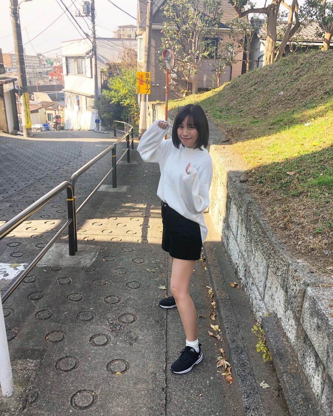のインスタグラム：「. . . テレビ朝日さんで放送される『全力坂』の撮影に行ってきました☺︎ ひたすら走って走って🏃‍♀️🏃‍♀️🏃‍♀️ 久しぶりに走ったら、走るのめっちゃ楽しい！ってなりました😊✨ 既に足とか股関節は筋肉痛っ 放送される日がわかりましたらまたお知らせします☺︎ . . #テレビ朝日 #全力坂 #地上波 #全力 #ダッシュ #坂道 #run #fun #sun #me #ファインダー越しの私の世界 #photo #photo_jpn #tokyo #japanesegirl #actress #followｍe」