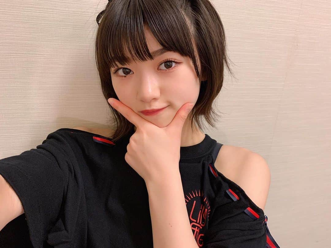 沢村りささんのインスタグラム写真 - (沢村りさInstagram)「しゃきーーーーん！﻿ ﻿ ﻿ .﻿ ﻿ #Lilyofthevalley #沢村りさ #リリバリ #idol ﻿ #jk #jk2 #ハーフツイン #ボブ #ヘアアレンジ #ライブ #LIVE #大阪 #osaka #アレンジ #アレンジtシャツ」12月14日 17時52分 - lisa20031208