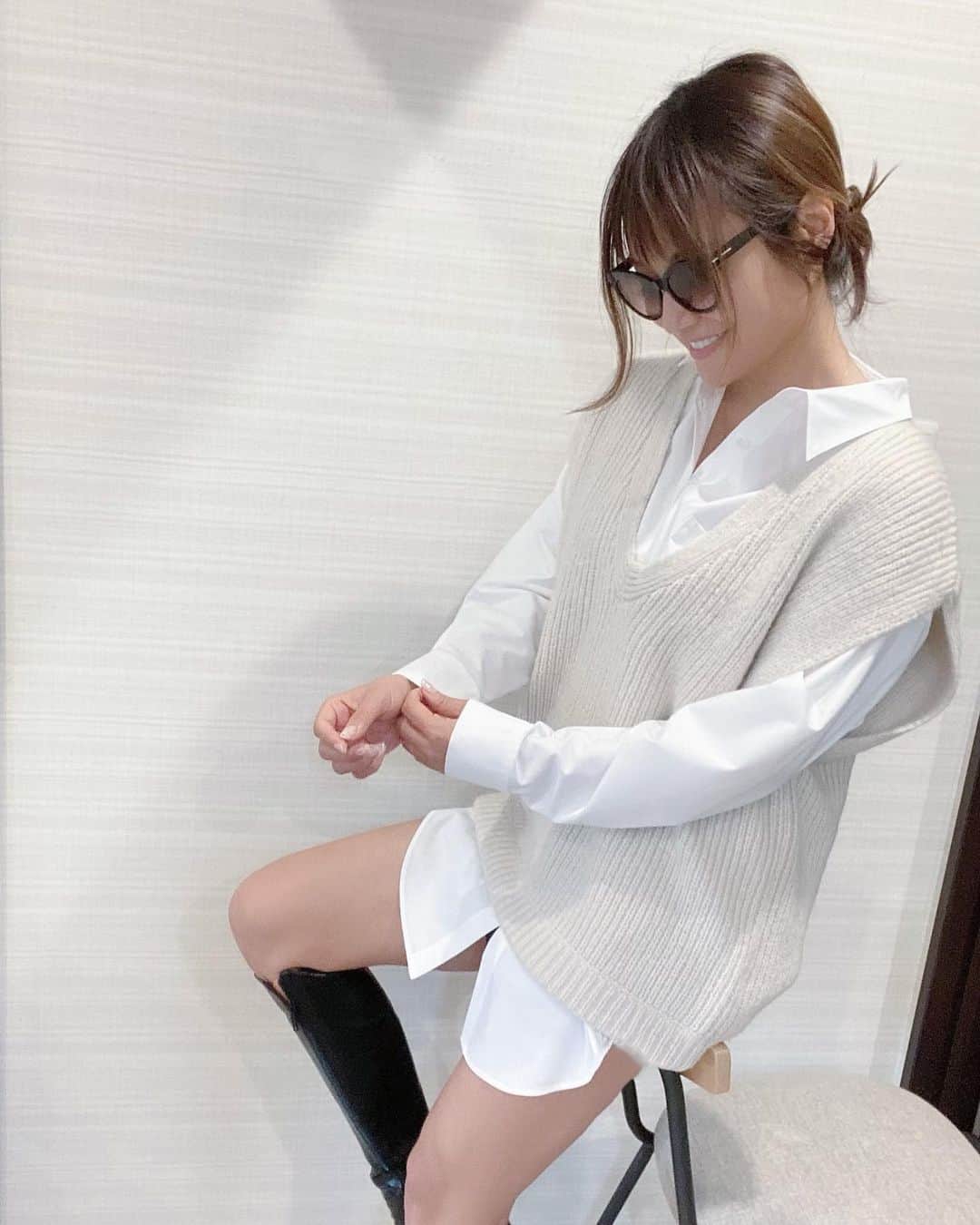 紺谷みえこのインスタグラム：「いつかの🚀  #ootd  #cordinate  #somedays  #knit #instafashion  #japanese　#mamagirl  #nostalgia  #style  #japan_of_insta #photo #model  #akte #likes #layered #大人コーデ　#スタイル　#カジュアル　#30代ファッション　#レイヤード　#モデル」