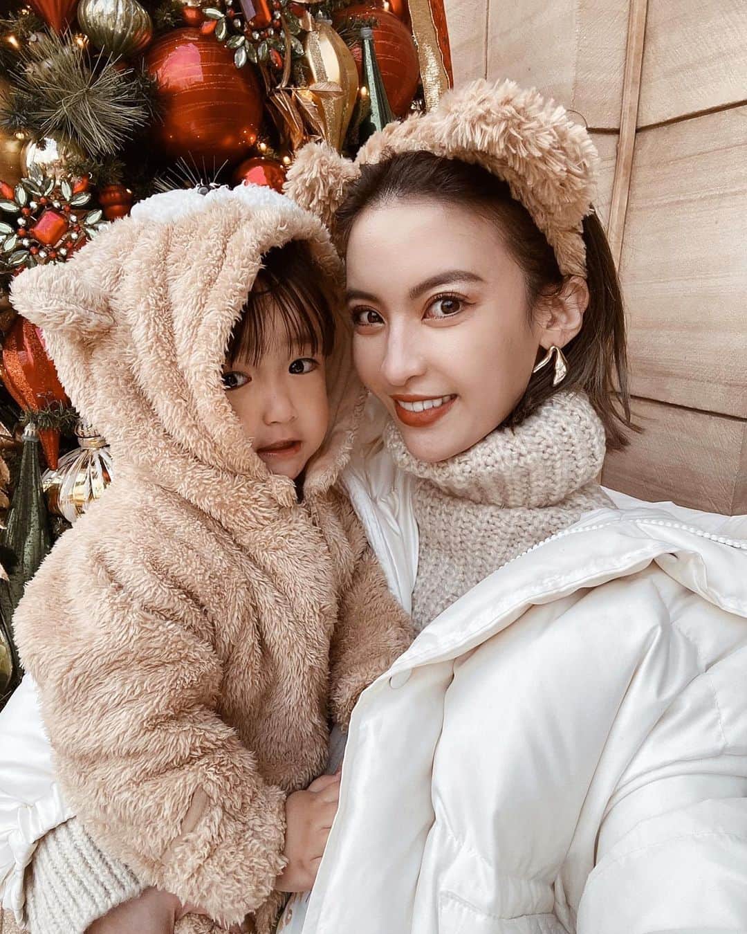 孫きょうのインスタグラム：「あんちゃん、あざと顔🐻 2枚目なんて彼氏にする顔だよそれ。笑  子供の目ってなんでこんなに🥺←これなの💘  私の目事情は、笑 裸眼の自まつ毛でまつげパーマのパリジェンヌは @eyelash_chrissie にて🤍  #TDS #tokyodisneysea #disney #duffy #ディズニー #ディズニーシー #ダッフィー #ダッフィーコーデ #子連れディズニー」