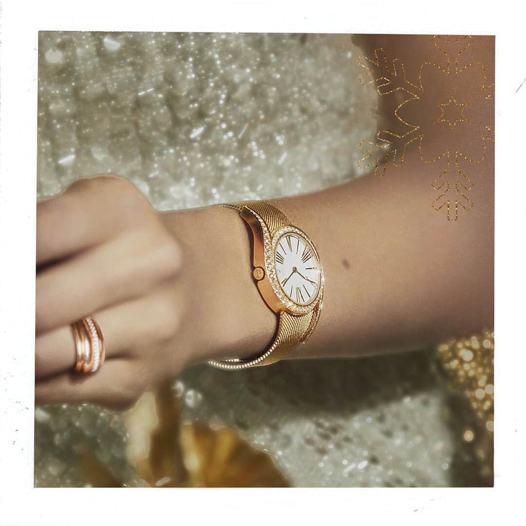 ピアジェさんのインスタグラム写真 - (ピアジェInstagram)「Two elongated lugs 𝒖𝒏𝒇𝒖𝒓𝒍 on each side of the #PiagetLimelightGala Milanese watch like a 𝒔𝒑𝒊𝒓𝒂𝒍 of gold, diamonds and 𝒋𝒐𝒚. - #Piaget #PiagetHoliday #ExtraordinaryHoliday #RoseGoldWatch #WomensWatches」12月14日 18時37分 - piaget