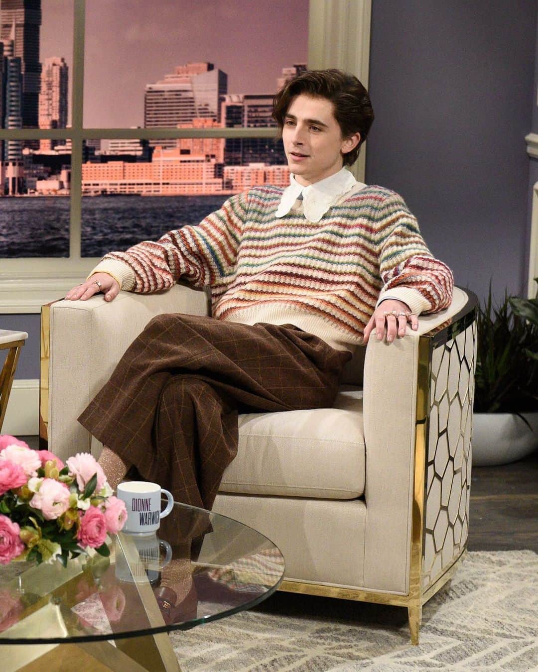 British Vogueさんのインスタグラム写真 - (British VogueInstagram)「The only thing better than #HarryStyles himself? #TimotheeChalamet dressed as Harry Styles. This weekend, @TChalamet hosted #SaturdayNightLive for the very first time, and in one of the night’s talk show-style sketches, he played the part of the stylish singer – proffering his take on the true meaning of the song #WatermelonSugar and nailing his @Gucci-infused fashion sense, too. Click the link in bio for more on his appearance.」12月14日 18時30分 - britishvogue