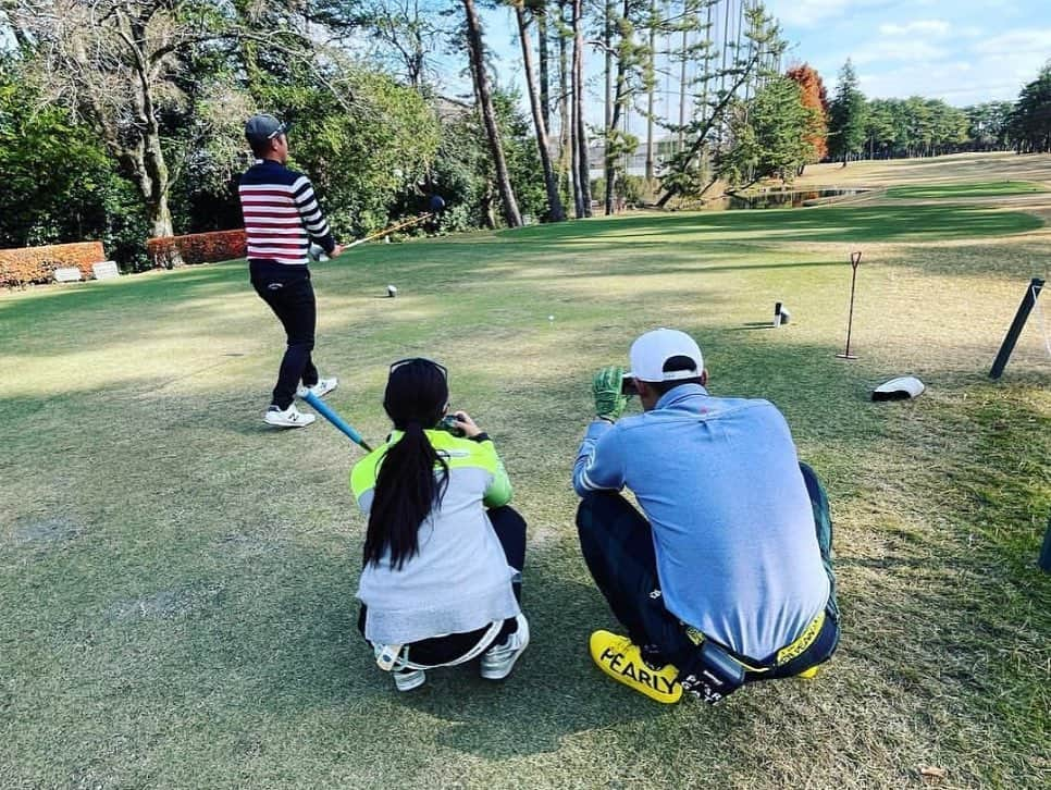 青木瀬令奈さんのインスタグラム写真 - (青木瀬令奈Instagram)「今日はプライベートゴルフでした⛳️ #今江敏晃 さん @toshiaki.imae  #江村直也 さん #成田美寿々  @misuzunarita  今江さんがいつも通り上手で 朝イチから1mバーディ発進なのと 江村さんがドライバー飛びすぎて 2ホールグリーンまで届いてるのとで 野球選手の凄さよ🤣⛳️ ⛳️ 私自身はあまり良くなかったですが みすずが調子良くて 初参加でしっかり優勝🏆で 流石でしたわ😆🌟笑 おめでとう😆💓 最後の写真はみすずのインスタから 拝借しました🤣www ⛳️ オススメ動画は6枚目の江村さんの 押し出したのに入るやつ😳と 8枚目の今江さんの広角動画🌈 ナイスショットからのお茶目なところが 良きです🤣🤣🤣w ⛳️ 今日参加してくれた女子プロのみんな 寒い中朝早くからありがとう〜🥰⛳️ 皆さんもありがとうございました！🙏 また来年！🌟🌟 #loveandthanks  #golf  #感謝」12月14日 18時31分 - serenaaoki_official