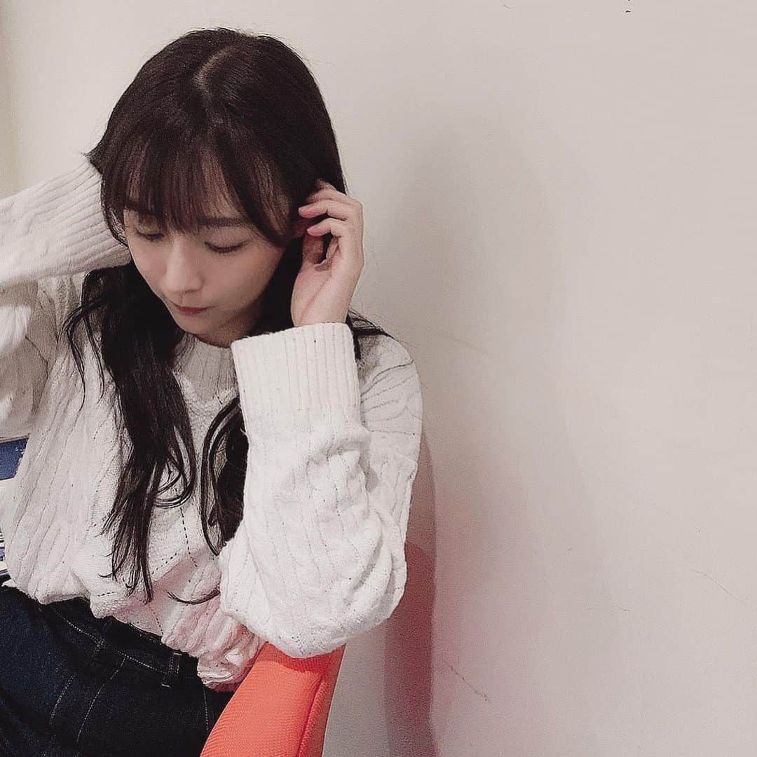 のインスタグラム：「ラフな格好の日。 #beep #ニット #white #バンツコーデ #gu #genes」