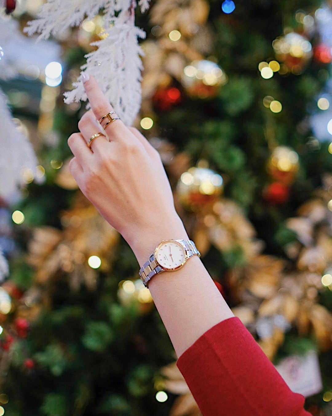 STEPHY YIWENさんのインスタグラム写真 - (STEPHY YIWENInstagram)「Xmas gift for your loved ones ❤️🎄 @danielwellington . Enjoy 25% off when you buy any 2 items or above ！Get the perfect gifts for your loved ones at www.danielwellington.com or any of their retail stores in Singapore & Malaysia. Don’t forget to check out with my code［StephyDW］for extra 15% off and to save up to 36% in total!  #DanielWellington #DWinMY #DWMalaysia #DWforEveryone」12月14日 18時39分 - stephyyiwen