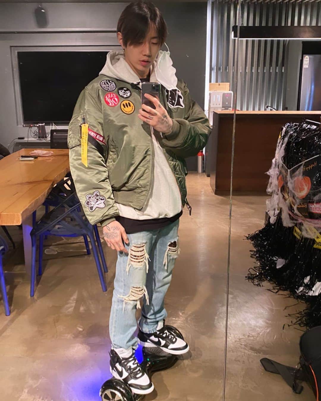 パク・ジェボムのインスタグラム：「Drip check 2 #stayhealthyandsafeandblessed 🙏❤️」