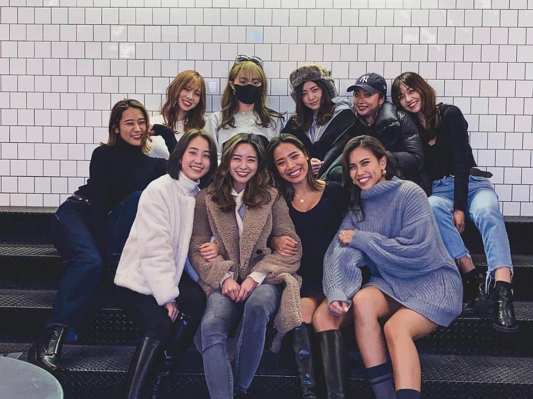 上野智子さんのインスタグラム写真 - (上野智子Instagram)「愛しいギャルズとピザ🍕 来年も #GirlsBeWild で⚡️ #fitvibescrew #pizzaslice #pizza #girls」12月14日 18時45分 - tomokoueno