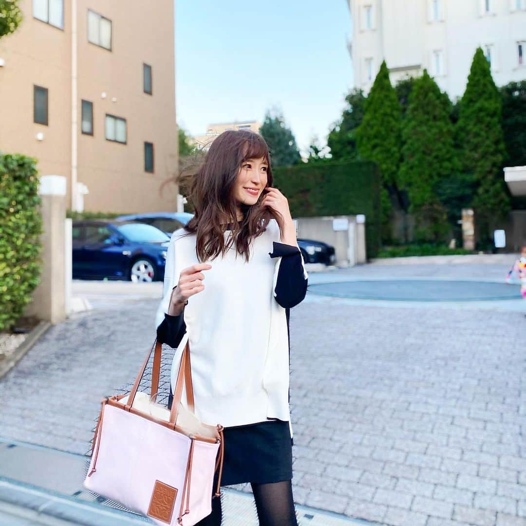 小林真由のインスタグラム：「The師走な毎日🚴‍♀️﻿ 今年は年内に会わなくちゃ！というのがあまりないけどやっぱりなんとなく年末らしいです🐻﻿ ﻿ 突然の抱っこブームな娘と生まれた時から抱っこ命な息子のおかげで毎日が一瞬だ😂﻿ 来年はもう少し余裕が出るかな〜🌸﻿ ﻿ ﻿ ﻿ #ファッション #コーデ #ママコーデ #女の子ママ #男の子ママ #ママライフ #コーディネート #2歳 #生後4ヶ月 #ベビー #二人育児 #ステラマッカートニー #サンローラン #ロエベ #coordinate #fashion #stellamaccartney #ysl #loewe ﻿ ﻿」
