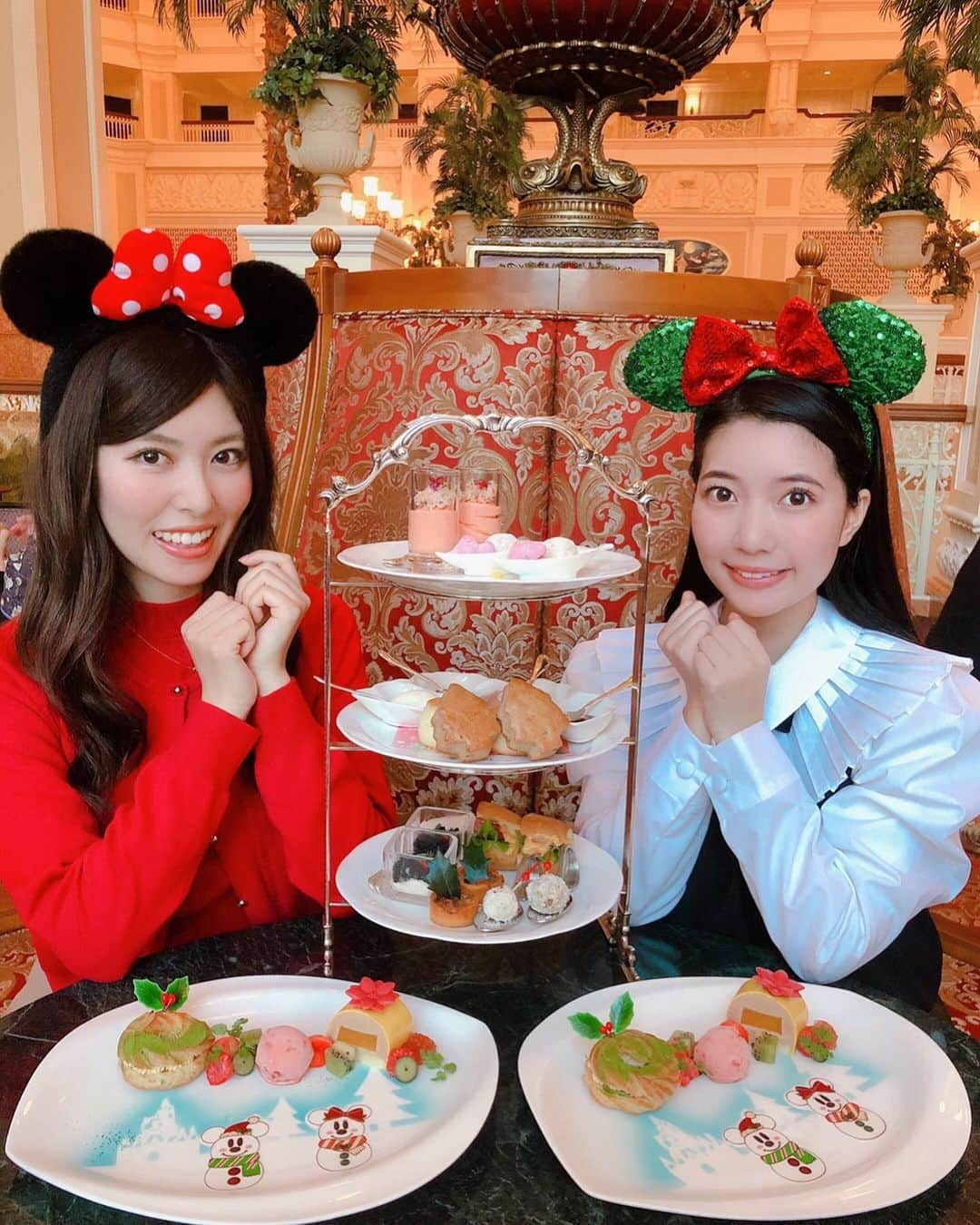 橘ゆりかさんのインスタグラム写真 - (橘ゆりかInstagram)「ディズニーのクリスマスツリーって﻿ 全部おしゃれで豪華よね🥺🎄💞﻿  ﻿ ゆいこに教えてもらったけど﻿ アフタヌーンティーは略して﻿ 「ヌンテ」って呼ぶらしいよ😂﻿ ﻿ ﻿ 最後のダッフィー動画も癒されるからみてね🕊﻿ ﻿ ﻿ ﻿ #ディズニーシー﻿ #クリスマスツリー #マリーちゃん #ダッフィーグリーティング #ドリーマーズラウンジ #アフタヌーンティー #東京ディズニーランドホテル #ランホ  #橘ゆりか #クリスマスディズニー  #ティータイム #クリスマスアフタヌーンティー #tokyodisneylandhotel  #dreamerslounge﻿ #tokyodisneysea #tds #🫖 #🎄」12月14日 18時54分 - yuricalcal