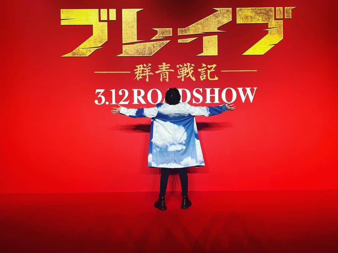 新田真剣佑のインスタグラム：「ブレイブ　群青戦記 3月12日公開。 この最高の映画を早く皆さんに届けたい。」