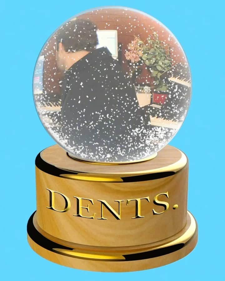 のインスタグラム：「I am so proud of my mate @petedenton today is the day of his first @dentsmusic single release & it’s for Christmas & it’s for charity & it’s a CRACKER! Get it in your ears, stream it, share it, donate to the very worthwhile cause & enjoy! #christmasforlosers link is in my bio xxx」