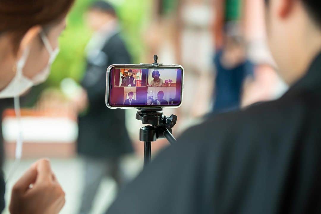 のインスタグラム：「. コロナ禍で、 『オンライン参列プラン』が 大人気です 今ご検討中のプランに ご追加頂くことも可能です！ ぜひ一度ご相談下さい✨ .  ------------------------------ お二人で、ご家族で、 アットホームな和婚をご希望の方 お気軽に和婚スタイルへご相談下さい。  @wakonstyle プロフィールのリンクから HPをご覧頂けます。 ------------------------------ #和婚スタイル #香椎宮 #福岡市東区 #オンライン参列 #神社婚 #ロケーション撮影 #2021年冬婚 #まだまだ受け付けてます」