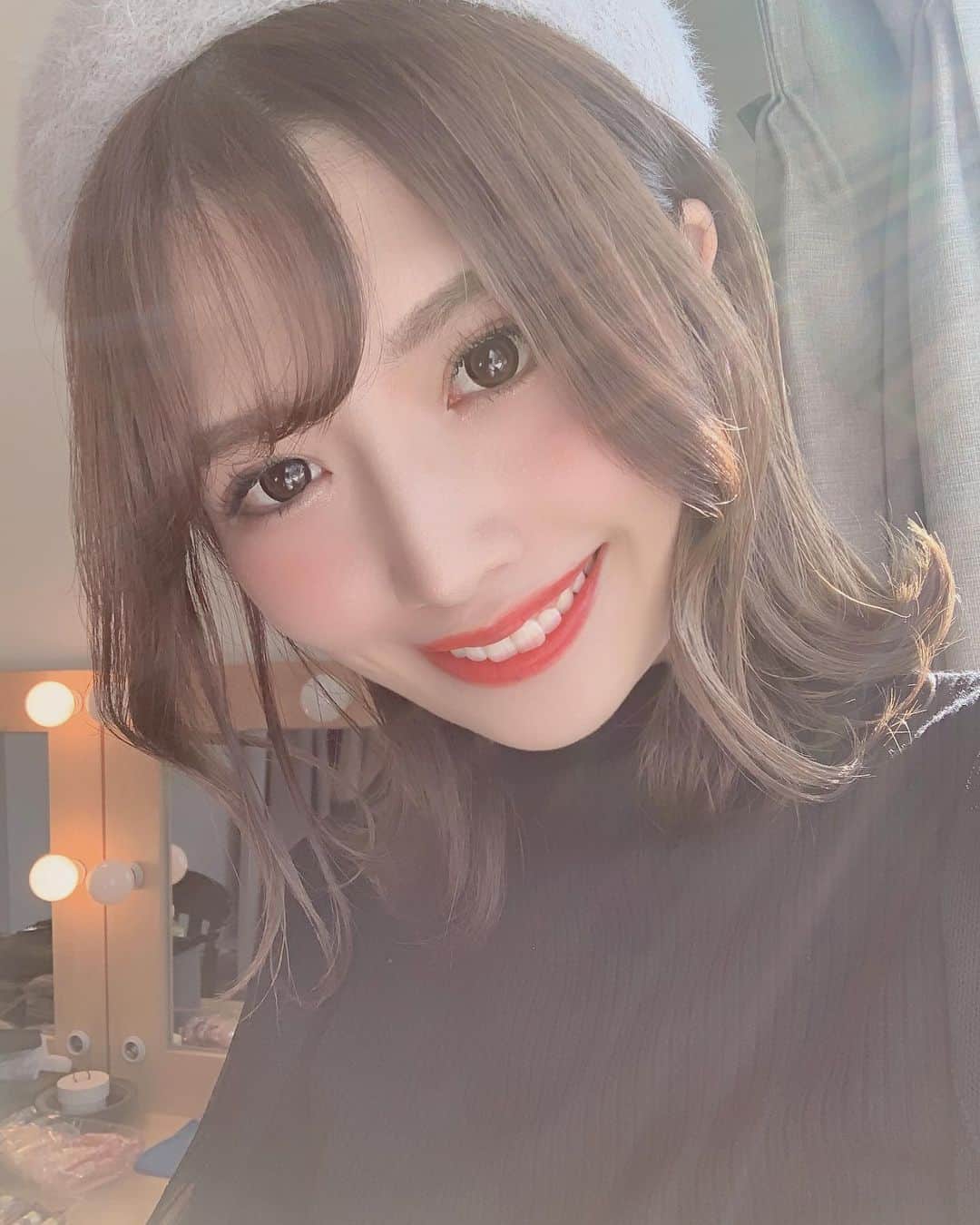 SHINTANITOUKOのインスタグラム：「今日は撮影だった📸 太陽光めちゃいい感じに自撮りできた笑 楽しかったー！！！！🥰  #撮影 #スタジオ #楽しかった #久しぶりの #早起き #新谷見つけてね #photo #お昼ご飯 #めちゃ食べた #タイ料理 #幸せ #女の子コーデ #男ウケ #男ウケコーデ #ベレー帽 #ヘアーメイク #太陽光 #ありがたい #自撮り #selfie #レースクイーン #데일리코디 #오오티디 #패션」