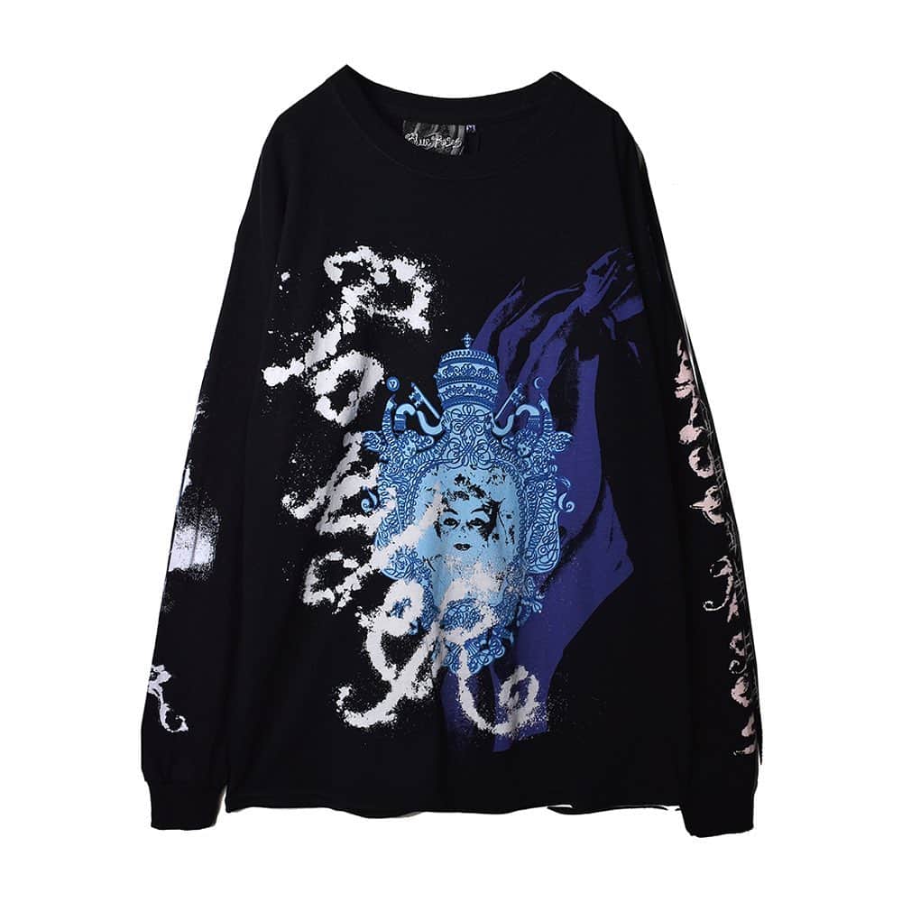 Sisterさんのインスタグラム写真 - (SisterInstagram)「-「Blue Roses」 Now on sale-  L/S TEE ¥15,000(+tax)  We began to order in easy way for oversea customers. Please check it. https://sister-tokyo.com  #blueroses #sister_tokyo」12月14日 19時07分 - sister_tokyo