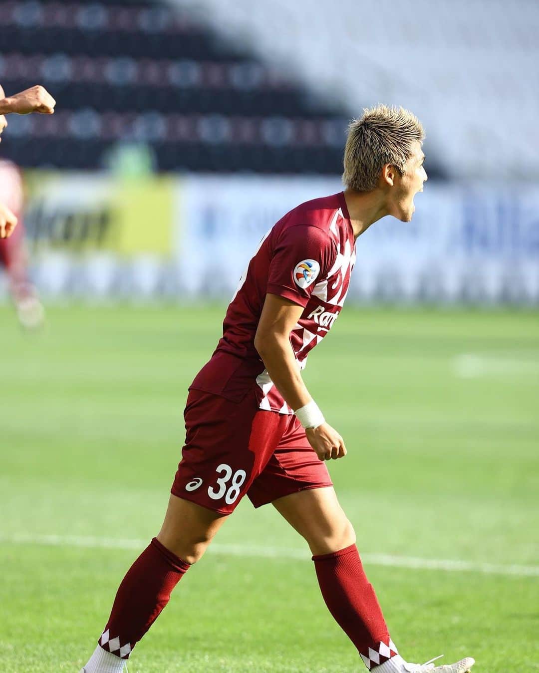 佐々木大樹のインスタグラム：「ACL最高に楽しかった🤙 またこの舞台に戻ってくる💪 この経験を絶対に無駄にしない！ 沢山の応援ありがとうございました！ ほんまに感謝しかないです！  #ヴィッセル神戸 #佐々木大樹 #バケ楽しかったなぁ #みんな大好き」