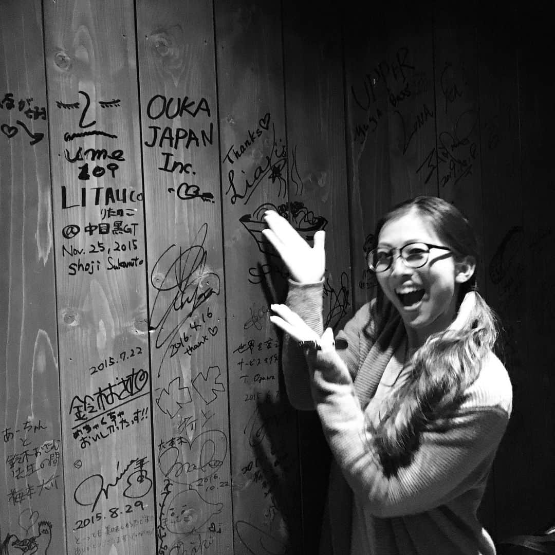 Liaさんのインスタグラム写真 - (LiaInstagram)「今回の日本滞在最終日。美味しいフレンチレストランにて。サイン入れさせていただきました！ #BLOCKS #中目黒 #フレンチ」12月14日 19時21分 - lia_vocalist