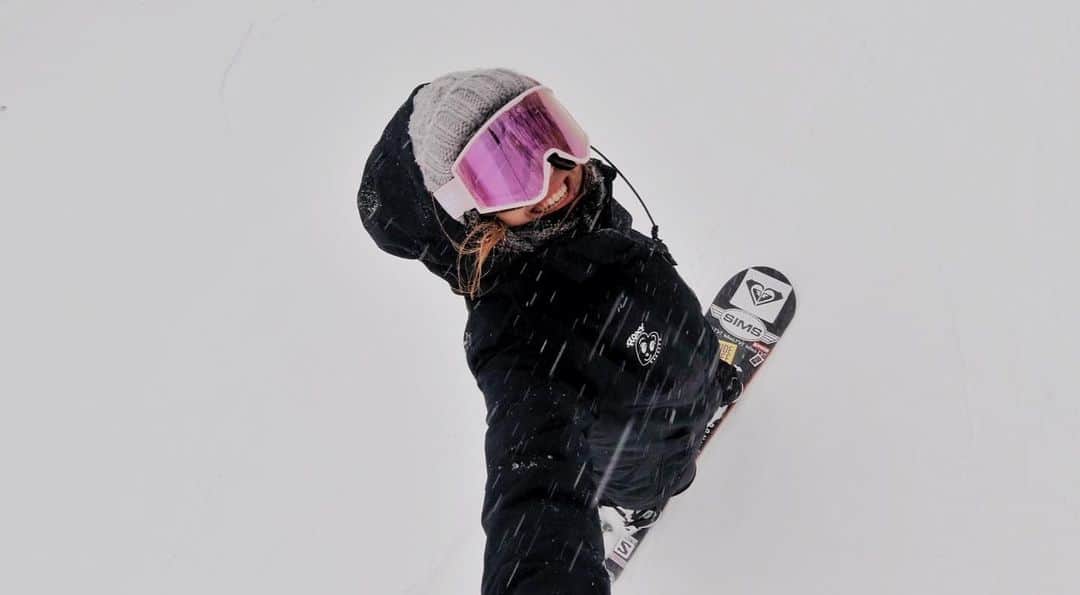 hoshinofumikaさんのインスタグラム写真 - (hoshinofumikaInstagram)「S N O W ❄️ 今夜の動画お楽しみに♪ 9時過ぎにアップします🎬💓 みんな風邪ひかないでね♪♪ 楽しい時期に突入だよ〜💯🏂 . . . . #roxysnow #simsnowgirl #snowboarding #snowboard #winter #ootd #スノーボード　#スノーボード女子 #スノーボード好きな人と繋がりたい #スノーボードウェア #雪」12月14日 19時14分 - fumika_hoshino