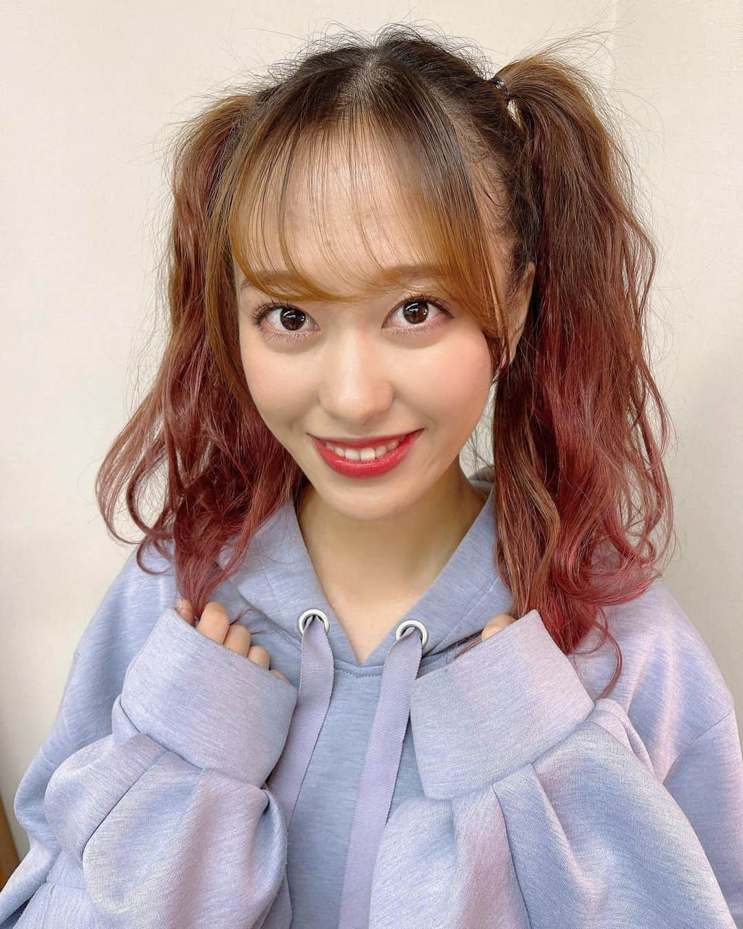 生田衣梨奈さんのインスタグラム写真 - (生田衣梨奈Instagram)「♥小田さくらちゃんヘアアレンジ♥﻿ ﻿ なんかさー﻿ ヘアアレンジの話してたら﻿ きづいたらツインテールしてたんよ！！！﻿ ﻿ ﻿ それで携帯変えたから写真を撮ったんよーーー❤﻿ ﻿ ﻿ まだヘアアレンジあとひとつあるから﻿ またもう1つ次の投稿でアップしたいと思います❤﻿ ﻿ 今回のコンサートでは﻿ 小田さくらちゃんと山﨑愛生ちゃんの写真を﻿ 撮ったから2日にわけて投稿しますねー！！！！！﻿ ﻿ だけん次は山﨑愛生ちゃん❤﻿ ﻿ #morningmusume20 #モーニング娘20﻿ #helloproject  #顔面国宝﻿ #えりぽんかわいい #アイドル﻿ 存在が #インスタ映え #かわいい﻿ #Love #beauty﻿ #followme #makeup﻿ #Instagram #生田衣梨奈のVSゴルフ﻿ #메이크업 #얼스타그램﻿ #ig_Japan #팔로미﻿ #フォロー歓迎 #ootd﻿ #小田さくら #ヘアアレンジ﻿ #ELEYVSGOLF  #嬉しい﻿ #いいね #写真﻿ #IDOL #골프﻿ #SELFIE #셀카」12月14日 19時18分 - erina_ikuta.official