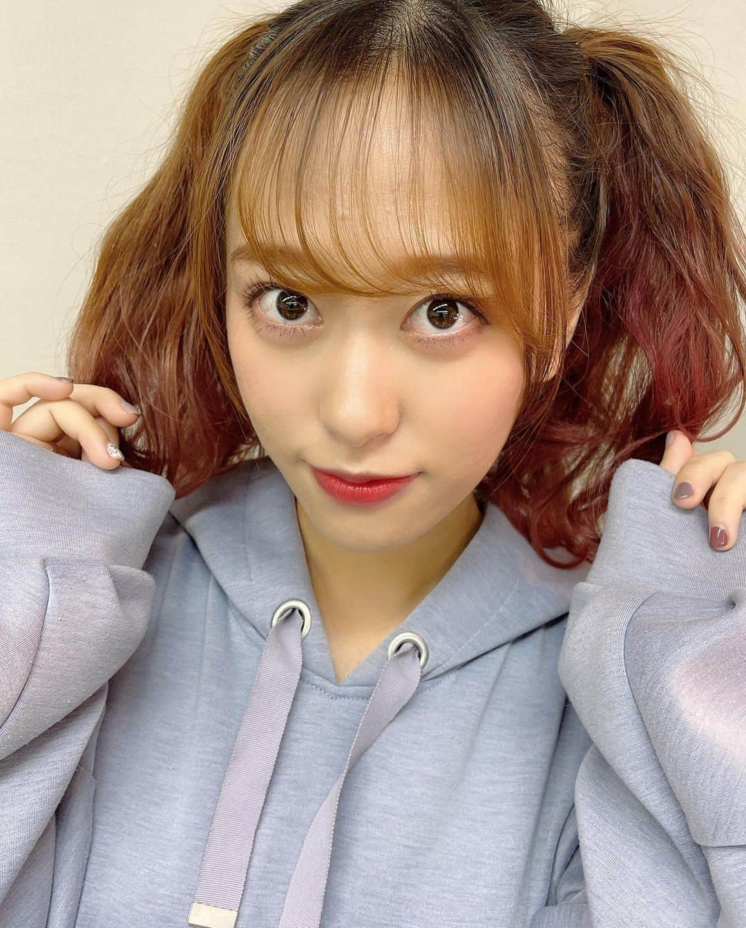 生田衣梨奈さんのインスタグラム写真 - (生田衣梨奈Instagram)「♥小田さくらちゃんヘアアレンジ♥﻿ ﻿ なんかさー﻿ ヘアアレンジの話してたら﻿ きづいたらツインテールしてたんよ！！！﻿ ﻿ ﻿ それで携帯変えたから写真を撮ったんよーーー❤﻿ ﻿ ﻿ まだヘアアレンジあとひとつあるから﻿ またもう1つ次の投稿でアップしたいと思います❤﻿ ﻿ 今回のコンサートでは﻿ 小田さくらちゃんと山﨑愛生ちゃんの写真を﻿ 撮ったから2日にわけて投稿しますねー！！！！！﻿ ﻿ だけん次は山﨑愛生ちゃん❤﻿ ﻿ #morningmusume20 #モーニング娘20﻿ #helloproject  #顔面国宝﻿ #えりぽんかわいい #アイドル﻿ 存在が #インスタ映え #かわいい﻿ #Love #beauty﻿ #followme #makeup﻿ #Instagram #生田衣梨奈のVSゴルフ﻿ #메이크업 #얼스타그램﻿ #ig_Japan #팔로미﻿ #フォロー歓迎 #ootd﻿ #小田さくら #ヘアアレンジ﻿ #ELEYVSGOLF  #嬉しい﻿ #いいね #写真﻿ #IDOL #골프﻿ #SELFIE #셀카」12月14日 19時18分 - erina_ikuta.official