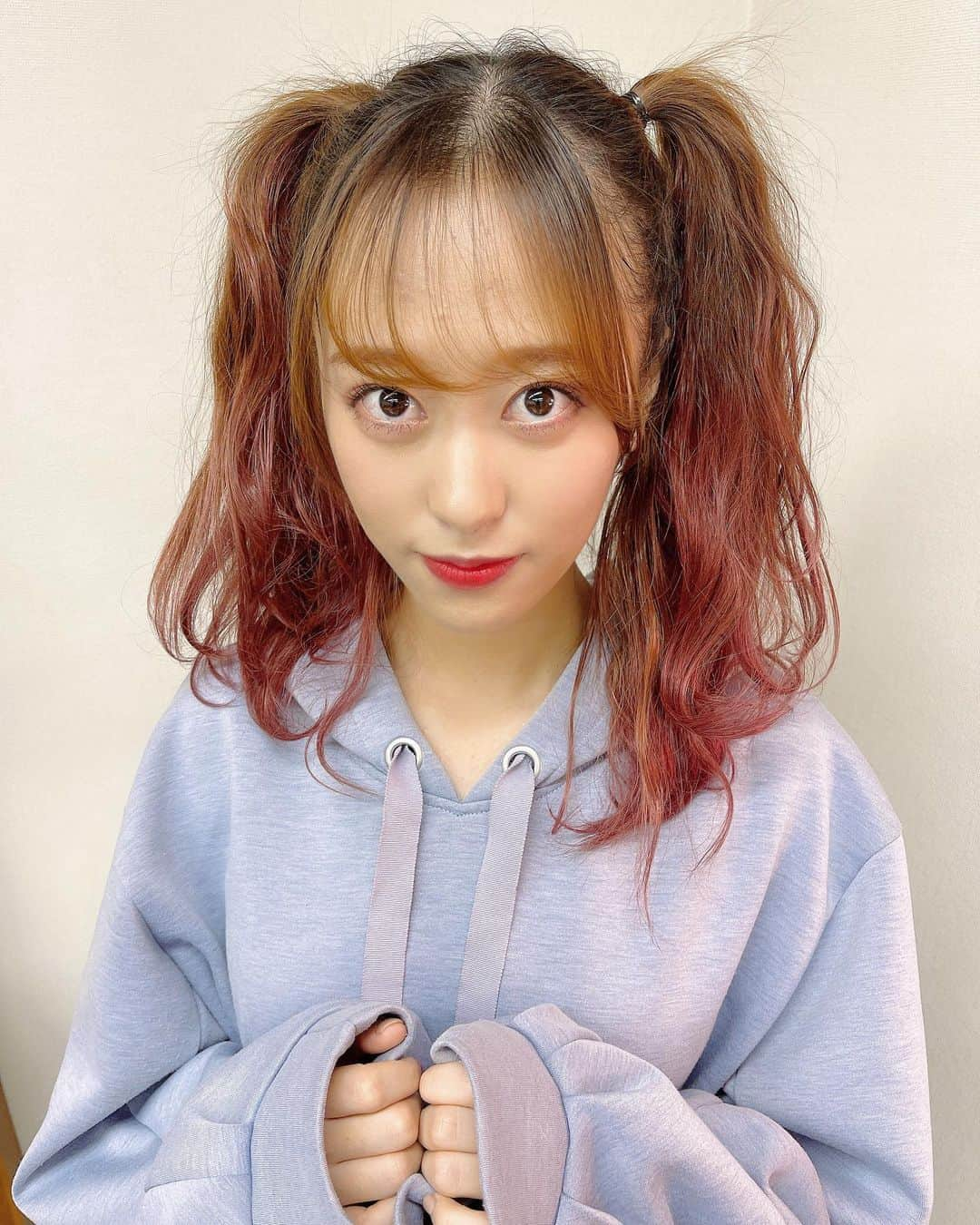 生田衣梨奈さんのインスタグラム写真 - (生田衣梨奈Instagram)「♥小田さくらちゃんヘアアレンジ♥﻿ ﻿ なんかさー﻿ ヘアアレンジの話してたら﻿ きづいたらツインテールしてたんよ！！！﻿ ﻿ ﻿ それで携帯変えたから写真を撮ったんよーーー❤﻿ ﻿ ﻿ まだヘアアレンジあとひとつあるから﻿ またもう1つ次の投稿でアップしたいと思います❤﻿ ﻿ 今回のコンサートでは﻿ 小田さくらちゃんと山﨑愛生ちゃんの写真を﻿ 撮ったから2日にわけて投稿しますねー！！！！！﻿ ﻿ だけん次は山﨑愛生ちゃん❤﻿ ﻿ #morningmusume20 #モーニング娘20﻿ #helloproject  #顔面国宝﻿ #えりぽんかわいい #アイドル﻿ 存在が #インスタ映え #かわいい﻿ #Love #beauty﻿ #followme #makeup﻿ #Instagram #生田衣梨奈のVSゴルフ﻿ #메이크업 #얼스타그램﻿ #ig_Japan #팔로미﻿ #フォロー歓迎 #ootd﻿ #小田さくら #ヘアアレンジ﻿ #ELEYVSGOLF  #嬉しい﻿ #いいね #写真﻿ #IDOL #골프﻿ #SELFIE #셀카」12月14日 19時18分 - erina_ikuta.official