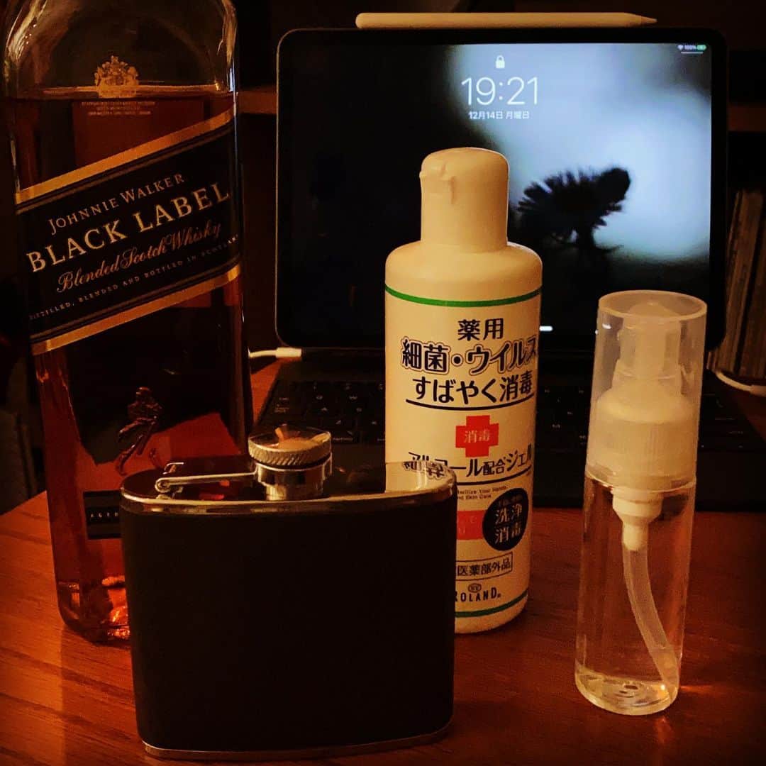 浅田信一のインスタグラム：「各種アルコール。 旅行用に小分けしましたとさ🤗」