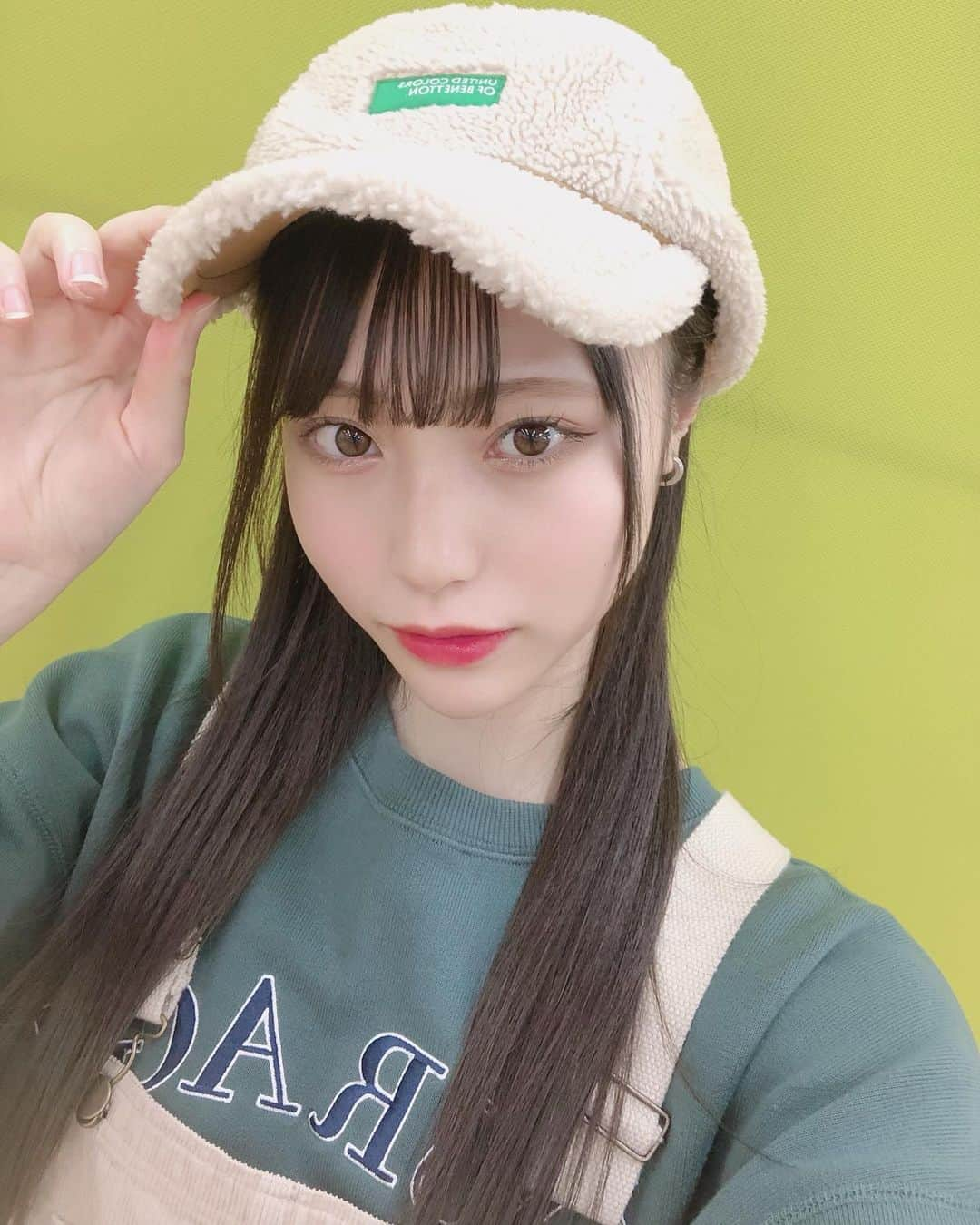 川越紗彩さんのインスタグラム写真 - (川越紗彩Instagram)「緑のトレーナー着てたからそれっぽい色の背景で撮ってみた📸♡ #私服 #コーデ #もこもこ帽子 #ootd」12月14日 19時23分 - saaya_kawagoe_ngt48