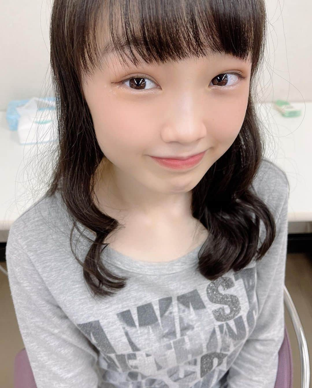 生田衣梨奈さんのインスタグラム写真 - (生田衣梨奈Instagram)「♥山﨑愛生ちゃんにメイクアップ♥﻿ ﻿ めいちゃんにメイクしたよん❤﻿ ﻿ なんかチークとアイシャドウやハイライトなど﻿ 軽くだけどねしたとよ！！！！！﻿ ﻿ なんとZeeseaの星のアイシャドウがあって﻿ それを使いたくてつけたと！！！！﻿ ﻿ そしたらさーーー！！！﻿ なんかダンスの発表会に出る子みたいになった！！！﻿ ﻿ 可愛い❤﻿ ﻿ きゅんです！！！！！﻿ ﻿ #morningmusume20 #モーニング娘20﻿ #helloproject  #顔面国宝﻿ #えりぽんかわいい #アイドル﻿ 存在が #インスタ映え #かわいい﻿ #Love #beauty﻿ #followme #makeup﻿ #Instagram #生田衣梨奈のVSゴルフ﻿ #메이크업 #얼스타그램﻿ #ig_Japan #팔로미﻿ #フォロー歓迎 #ootd﻿ #山﨑愛生 #めいちゃん産みたかった﻿ #ELEYVSGOLF  #嬉しい﻿ #いいね #写真﻿ #IDOL #골프﻿ #SELFIE #셀카」12月14日 19時33分 - erina_ikuta.official