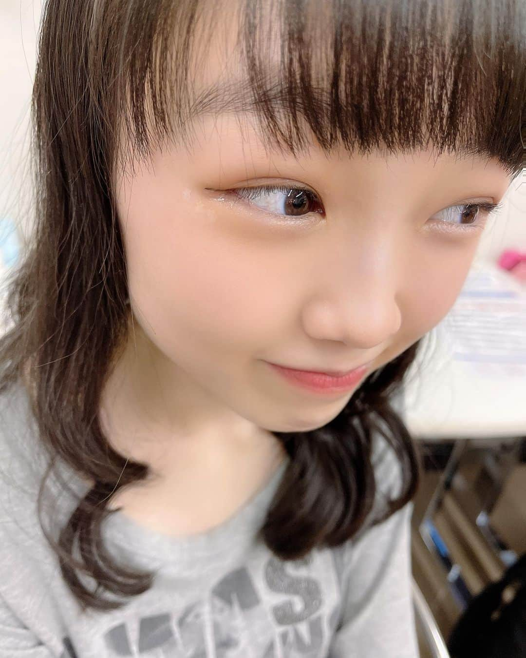 生田衣梨奈さんのインスタグラム写真 - (生田衣梨奈Instagram)「♥山﨑愛生ちゃんにメイクアップ♥﻿ ﻿ めいちゃんにメイクしたよん❤﻿ ﻿ なんかチークとアイシャドウやハイライトなど﻿ 軽くだけどねしたとよ！！！！！﻿ ﻿ なんとZeeseaの星のアイシャドウがあって﻿ それを使いたくてつけたと！！！！﻿ ﻿ そしたらさーーー！！！﻿ なんかダンスの発表会に出る子みたいになった！！！﻿ ﻿ 可愛い❤﻿ ﻿ きゅんです！！！！！﻿ ﻿ #morningmusume20 #モーニング娘20﻿ #helloproject  #顔面国宝﻿ #えりぽんかわいい #アイドル﻿ 存在が #インスタ映え #かわいい﻿ #Love #beauty﻿ #followme #makeup﻿ #Instagram #生田衣梨奈のVSゴルフ﻿ #메이크업 #얼스타그램﻿ #ig_Japan #팔로미﻿ #フォロー歓迎 #ootd﻿ #山﨑愛生 #めいちゃん産みたかった﻿ #ELEYVSGOLF  #嬉しい﻿ #いいね #写真﻿ #IDOL #골프﻿ #SELFIE #셀카」12月14日 19時33分 - erina_ikuta.official