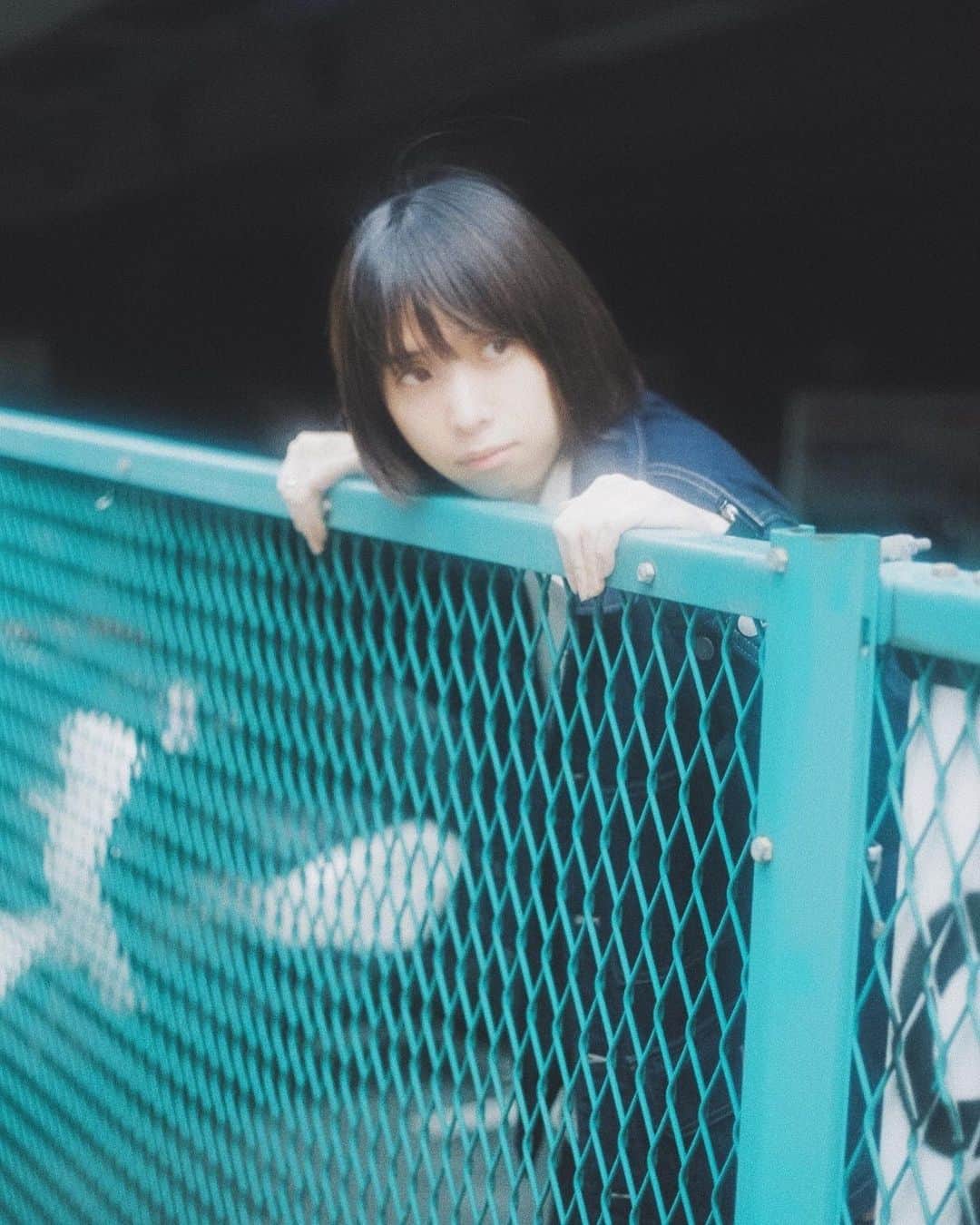 キクチユウジのインスタグラム：「film photo:313_film . . . . #キクチユウジ #ユニクロ #uniqlo #プチプラ #プチプラコーデ #ユニクロコーデ #ユニクロ購入品 #ユニクロユー #uniqlou #シンプルコーデ #デニムワークジャケット #デニム #denim #デニムコーデ #秋 #新作 #秋コーデ #春コーデメンズ #秋コーデメンズ #メンズメイク #透明感 クおすすめ #サロンモデル #被写体モデル #メンズマッシュ #メンズマッシュショート #マッシュショート #ボブ  #マッシュボブ #アッシュカラー #透明感」
