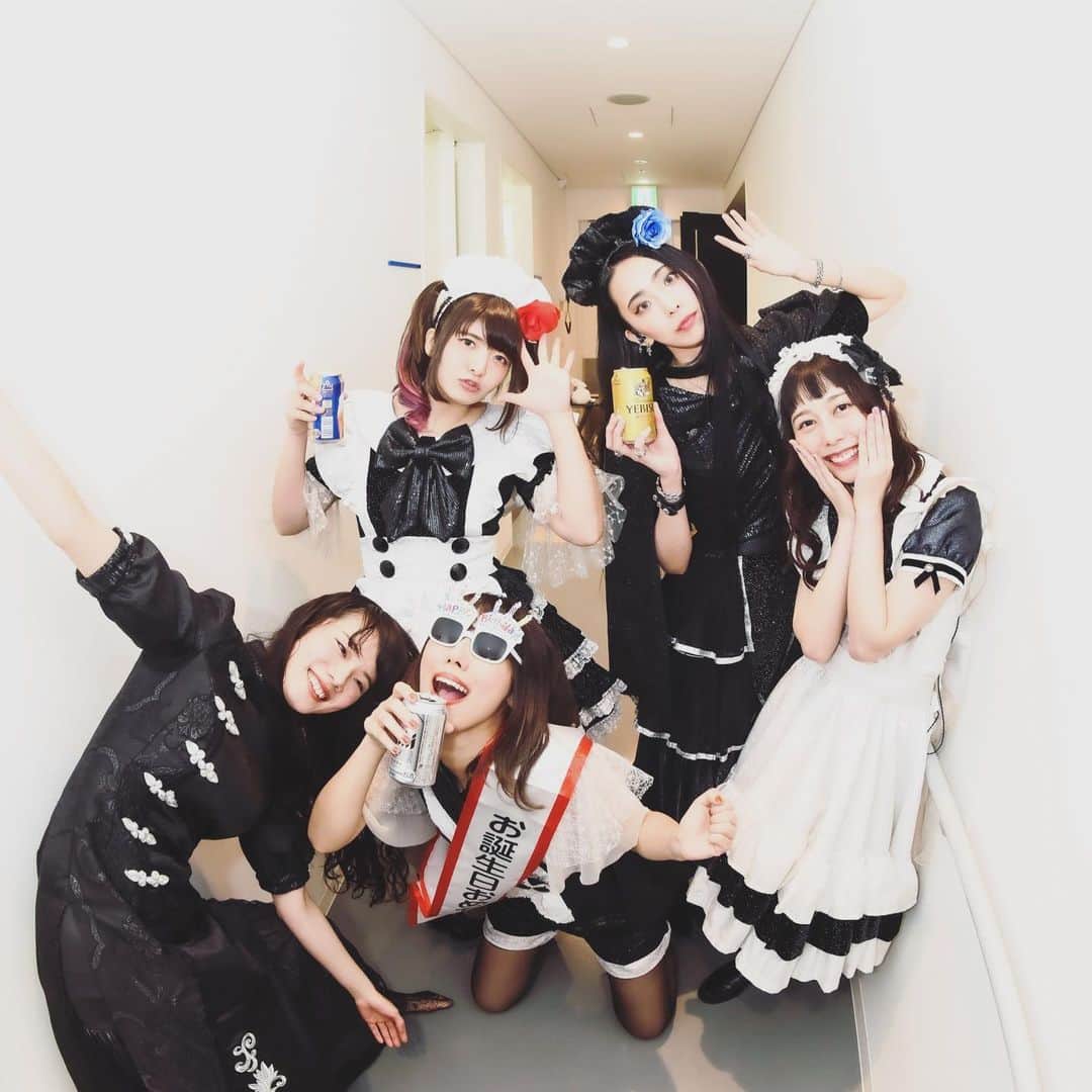 のインスタグラム：「Happy birthday AKANE🎉🎂 . . 個人的にはもう10年くらいのお付き合いですね(*´꒳`*)💕 . . あーちゃんが一緒にBAND-MAIDやってくれるって言ってくれた時、どんなに心強かったか…!! . 本当に一緒にバンドが出来て嬉しい(*´꒳`*) . . 優しくて、頑張り屋さんで、ムードメーカーで、いつもみんなのことを笑わせてくれて、明るいあーちゃんが大好きだよーー💕✨ . . また1年楽しくバンドやろうねー💞 . . #bandmaid #japaneserock #rockband」