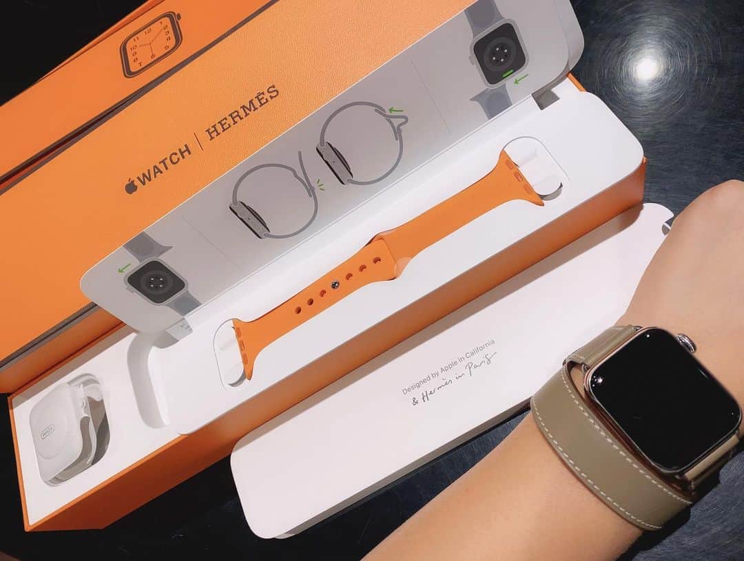 青木茉里奈のインスタグラム：「HERMES Apple Watch🔸 遂にApple Watch デビューしました..✨ _ _ _ _ _ _ _ _ _ _ _ _ _ _ _ _ _ _ _ _ _ _ _ _ _ _ _ _ #applewatch #hermes」