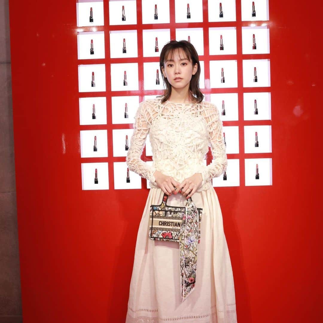 桐谷美玲さんのインスタグラム写真 - (桐谷美玲Instagram)「ROUGE DIOR 2021 New Launch Special Session に行ってきました！ マスク生活でも、ルージュをつけると気分が上がるしやっぱり欠かせないアイテム💄 カラーバリエーションはもちろん いろんな質感があってどれもこれも欲しくなっちゃったなぁ🤤 #ルージュディオール @diormakeup @dior」12月14日 19時57分 - mirei_kiritani_