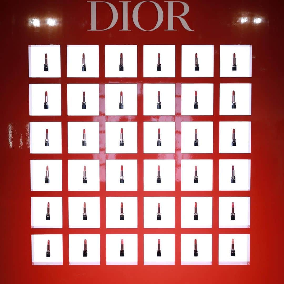 桐谷美玲さんのインスタグラム写真 - (桐谷美玲Instagram)「ROUGE DIOR 2021 New Launch Special Session に行ってきました！ マスク生活でも、ルージュをつけると気分が上がるしやっぱり欠かせないアイテム💄 カラーバリエーションはもちろん いろんな質感があってどれもこれも欲しくなっちゃったなぁ🤤 #ルージュディオール @diormakeup @dior」12月14日 19時57分 - mirei_kiritani_