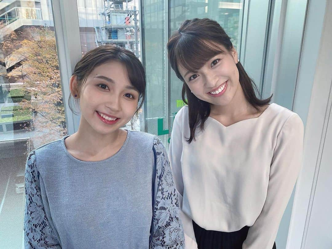 野嶋紗己子さんのインスタグラム写真 - (野嶋紗己子Instagram)「今日もミント！ご覧いただきありがとうございました🌱　﻿  今日、今年初めて耳当てと手袋をつけました！明日もすごく冷え込むようです、皆様も寒さ対策しっかりしてご自愛くださいませ☃️🌸﻿ ﻿ そして先日撮った、山崎アナとのツーショット！﻿ プライベートでも仲良くしてくれる彼女の存在は、とっても大きいです🥲御守りもありがとう🥲﻿ 大切にします^^﻿ ﻿ 明日も#ミント！ご覧ください！　#mbs」12月14日 19時58分 - nojima_sakiko