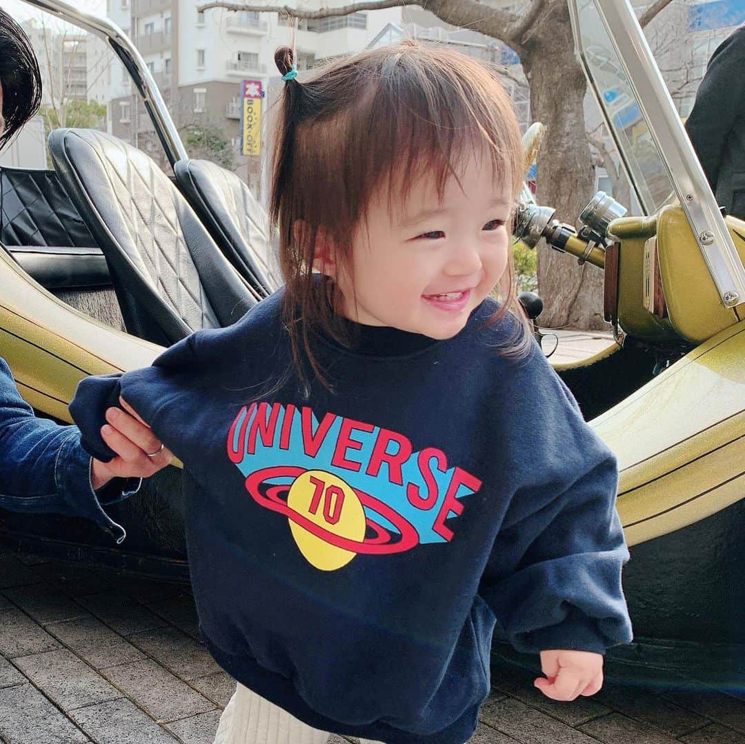しほの涼のインスタグラム：「最近じっとしてないから、写真撮れない😇 久しぶりに前行ってたお店にお邪魔して、 懐かしい気分になりました😌 #1歳5ヶ月　#1歳5ヶ月女の子 #令和元年7月生まれ #女の子赤ちゃん #1歳女の子 #1歳の遊び #韓国ファッション #韓国子供服 #1歳女の子コーデ」