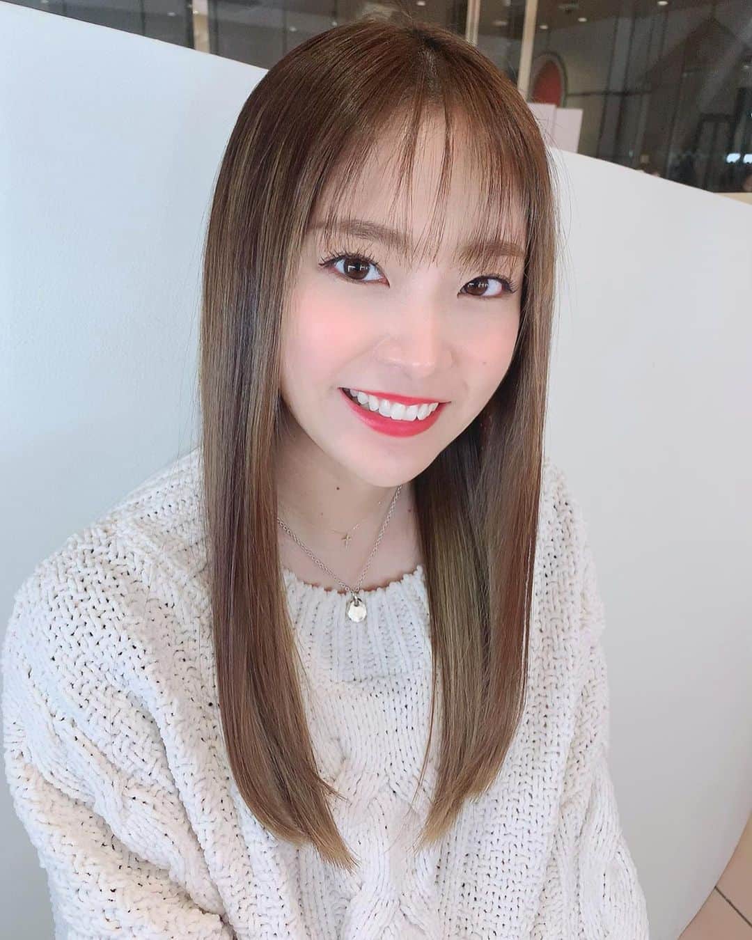 のインスタグラム：「2度目の link 酸熱トリートメント💇‍♀️✨ . 最近はカラーやカットだけでなく髪質改善も取り入れてもらいつつ、ここ数ヶ月でみるみるうちに髪の毛が生き返っていくという…✨感激です😭❤️ . @ayap0117 さん 今日もありがとうございました✨ . #シェアザハッピー #vancounciljapan #ebisu #hair #salon #ハイライト #haircolor #美容室 #hairarrange #hairstyle #ヘアトリートメント #ハイライト #ハイライトカラー #グラデーションカラー #グレージュカラー #髪質改善 #酸熱トリートメント」