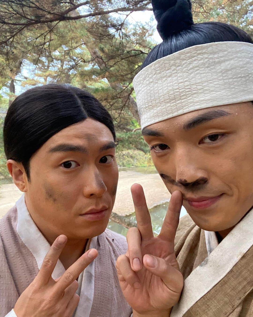 イ・ジェウォンのインスタグラム：「그리 재미있소? 사랑하오  #철인왕후」