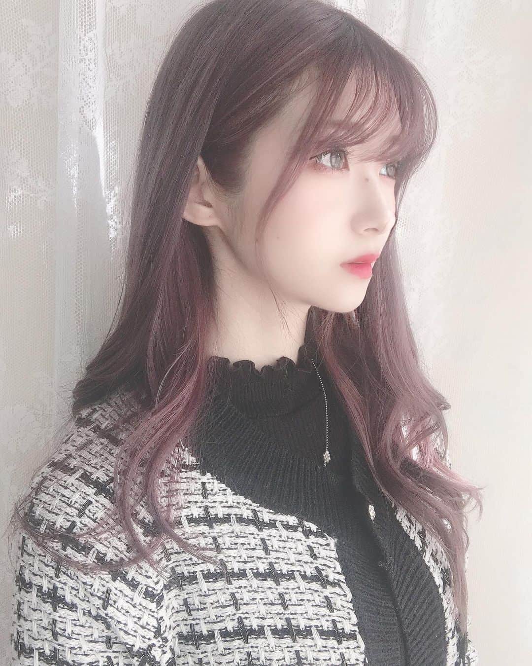 れみぱんのインスタグラム：「😈👾☂️🍆🔮💜✡️ auだと上の絵文字全部紫なんだけど他はどうなんだろ。笑 : : : :  #ヘアスタイル #韓国巻き #韓国ヘア #ヘアカラー #ヘアカラーグレー #ヘアカラーパープル #ブリーチカラー #ブリーチ1回 #パープルカラー #パープルアッシュ #ヘアサロン #オルチャンヘア #トリートメント #ツヤ髪 #韓国メイク #中国メイク #ビジョビ #fashion #hairstyle #haircolor #japanesegirl #粉我 #照片 #메이크업 #일본 #얼스타그램 #핫 #followme #selca #selfie」