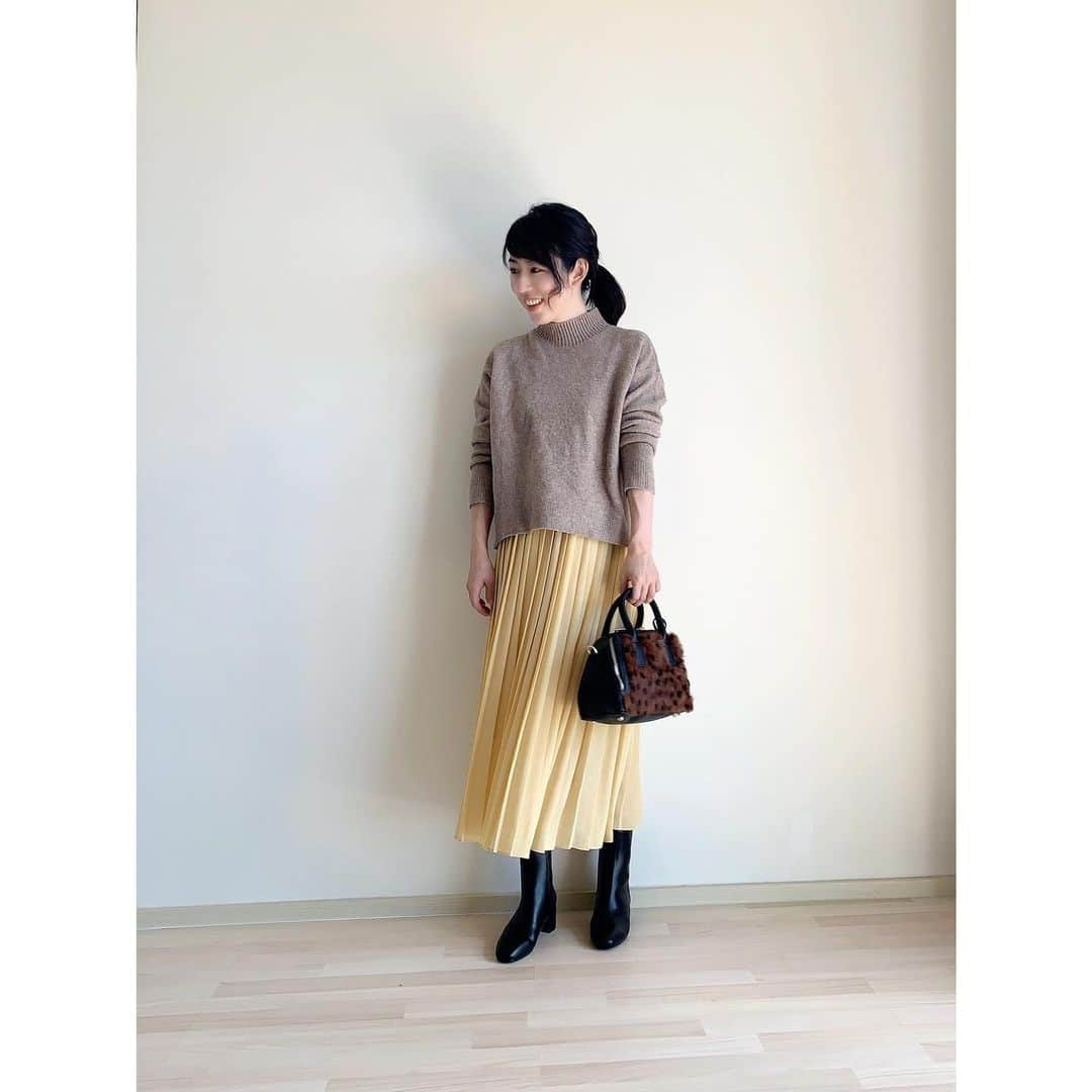 徳山沙季さんのインスタグラム写真 - (徳山沙季Instagram)「. ♡ 上下 @uniqlo_jp コーデ 👗 #スフレヤーンモックネックセーター  #シフォンプリーツロングスカート  色違いで何枚も持ってます🥰 スカートは春の新色も気になっていて コンプリートしたいな💐 . 現在銀座カラーでは月額3,000円で全身脱毛が可能です！！ . 無料カウンセリングのご予約は @ginzacalla_official の 公式アカウントURLからキャンペーンcheckしてみてください♡ . . @ginzacalla_official #銀座カラー　#脱毛　#全身脱毛　#顔脱毛　#callaPR #uniqloginza2020fw #ponte_fasion #mineby3mootd #wear #ootd #プチプラコーデ #おしゃれさんと繋がりたい #上下ユニクロ部 #ユニクロニット部 #ユニクロスカート族 #ユニクロきれいめ部」12月14日 20時08分 - saki.whitesnow