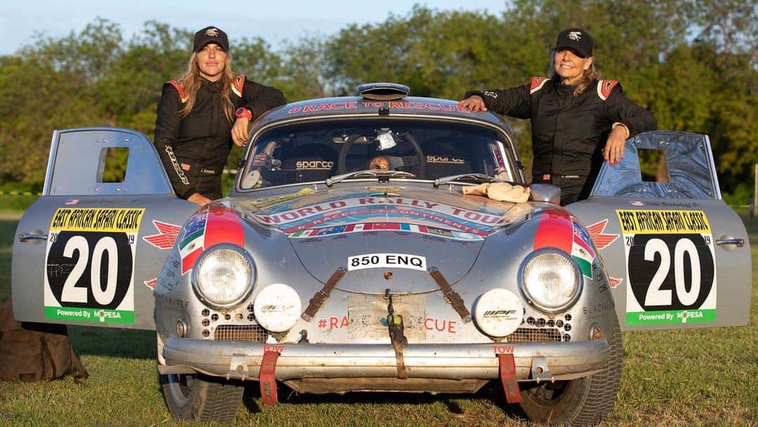 Porsche Japanさんのインスタグラム写真 - (Porsche JapanInstagram)「今日は #南極の日。 原宿ポップアップに展示している車両と同じ、1956年式のポルシェ 356 Aで世界中を走破する「プロジェクト 356 ワールドラリー・ツアー」。 これまで6つの大陸を走破しており、最終ステージは2021年1月に世界最極地、南極大陸に到着する予定です。  #ポルシェ #Porsche #356A #クラシックポルシェ」12月14日 20時09分 - porsche_japan
