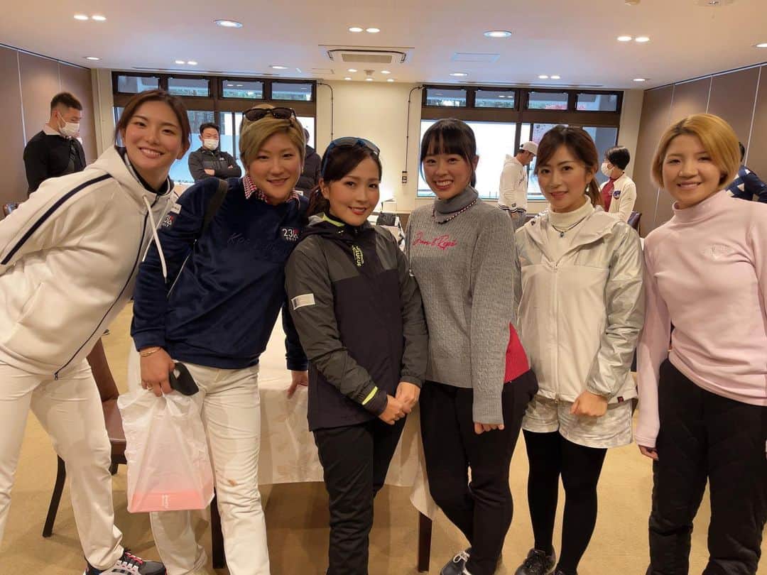 高島早百合さんのインスタグラム写真 - (高島早百合Instagram)「． ． 良い写真だよね🤩 ． せれな、毎年企画してくれてありがと😘 ． #女子ゴルフ #ゴルフ #美女ゴルファー　？ #92年組」12月14日 20時09分 - sayuri_takashima