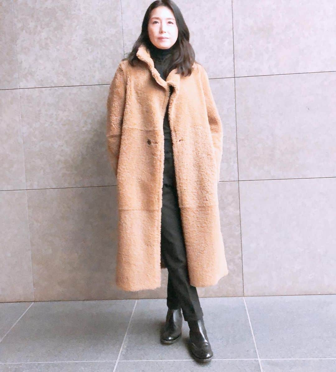 高橋ひとみさんのインスタグラム写真 - (高橋ひとみInstagram)「クリスマスツリー🎄が 綺麗だったのでパチリ😊 今日の東京は寒かったです。 coat  #emmeti #エンメティ」12月14日 20時22分 - hitomi_momoe