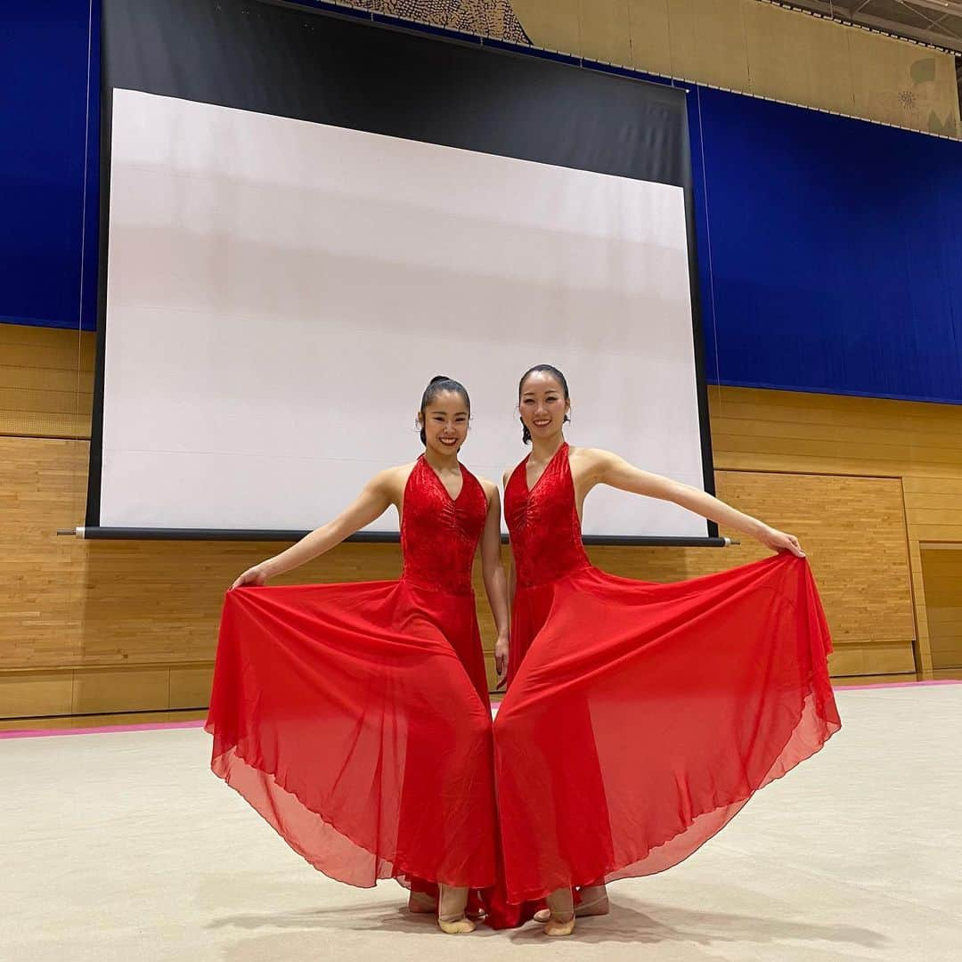 杉本早裕吏のインスタグラム：「・ 先日、『日本体育大学新体操部演技発表会』に出演させて頂きました🌹 このような状況の中で踊れたことを心から感謝しています。 そして、卒業しても日体大の新体操部として踊れた事が凄く嬉しかったです。 素敵な時間をありがとうございました。 ・ ・ #日本体育大学 #新体操部 #演技発表会」