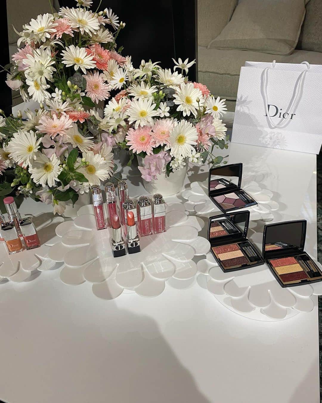 村田倫子さんのインスタグラム写真 - (村田倫子Instagram)「Diorの春の新作たちが可愛すぎて…。 @diorparfums ミスディオールローズ&ローズ🌹はだいすきな香り。  #ミスディオール #ローズアンドローズ」12月14日 20時23分 - rinco1023