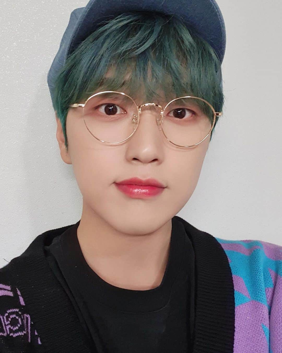 B1A4のインスタグラム：「한 주의 시작을 #산들 과 함께해요💕 잠시 후 8시 30분, 'KBS2 전교톱10' 에 산들이 출연합니다! 놓치지 말고 본방사수 하기로 약속🤙❤️ ⠀ #B1A4 #SANDEUL」