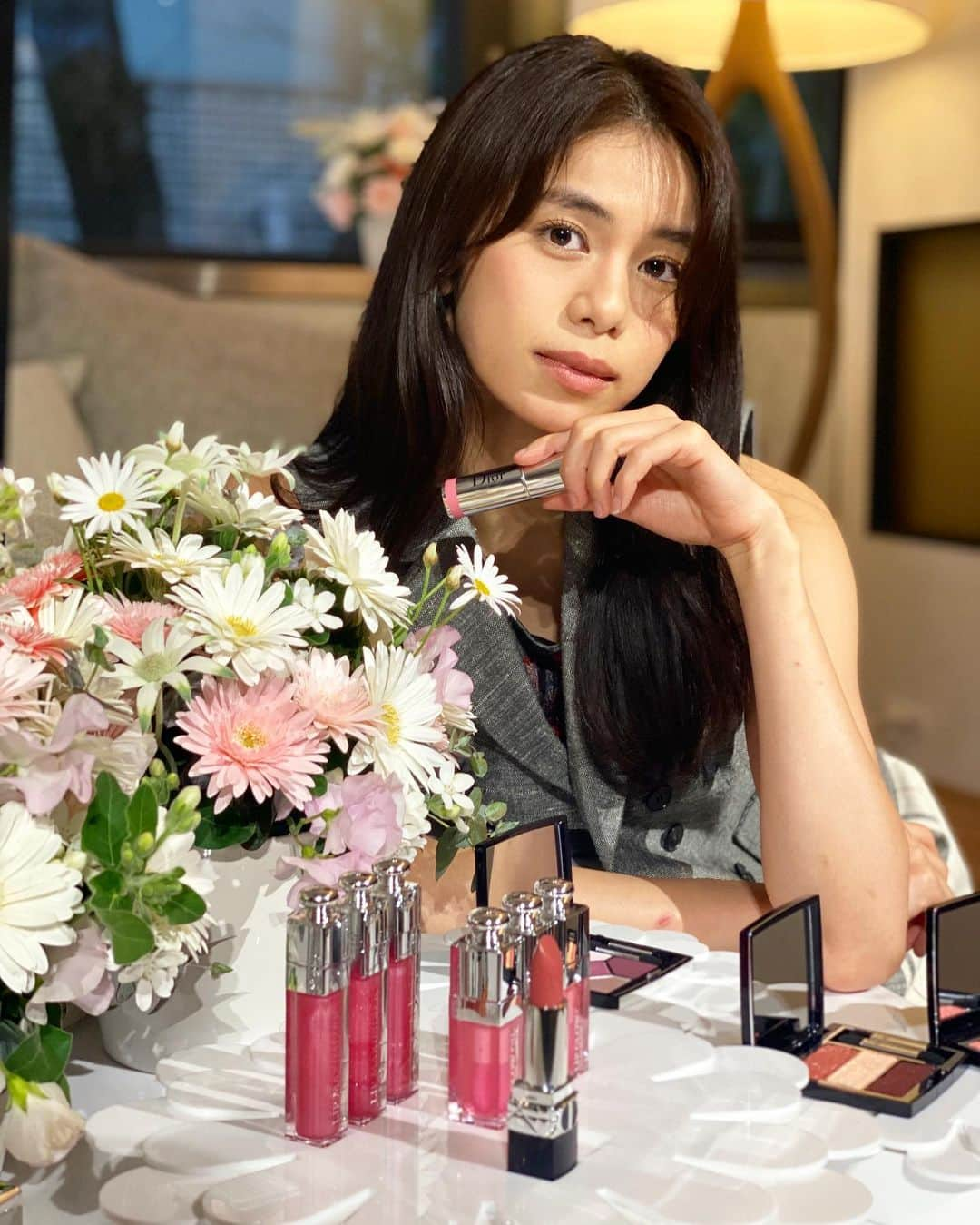 佐藤晴美さんのインスタグラム写真 - (佐藤晴美Instagram)「rouge dior♡ うっとり。 素敵なお洋服も♪ #ルージュディオール #rougedior  #トリオブリックパレット  #ディオールスティックグロウ」12月14日 20時34分 - sato_harumi__official